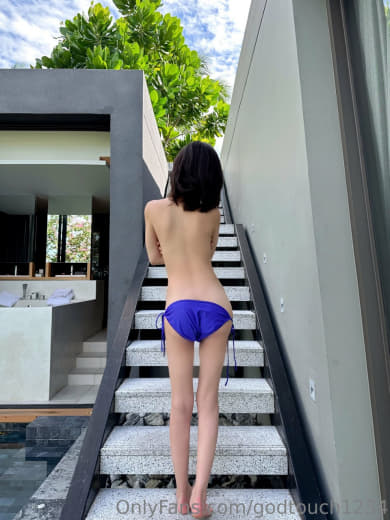 【2023_02_24】Video_of_the_process_of_undressing_outside_🎥.m4v